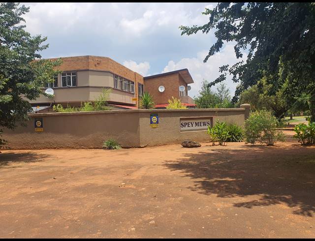 2 BEDROOM APARTMENT TO LET IN THREE RIVERS PROPER